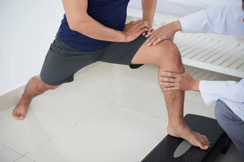 Các Phương Pháp Phục Hồi Sau Chấn Thương Đầu Gối 3 Phục hồi chức năng có kiểm soát